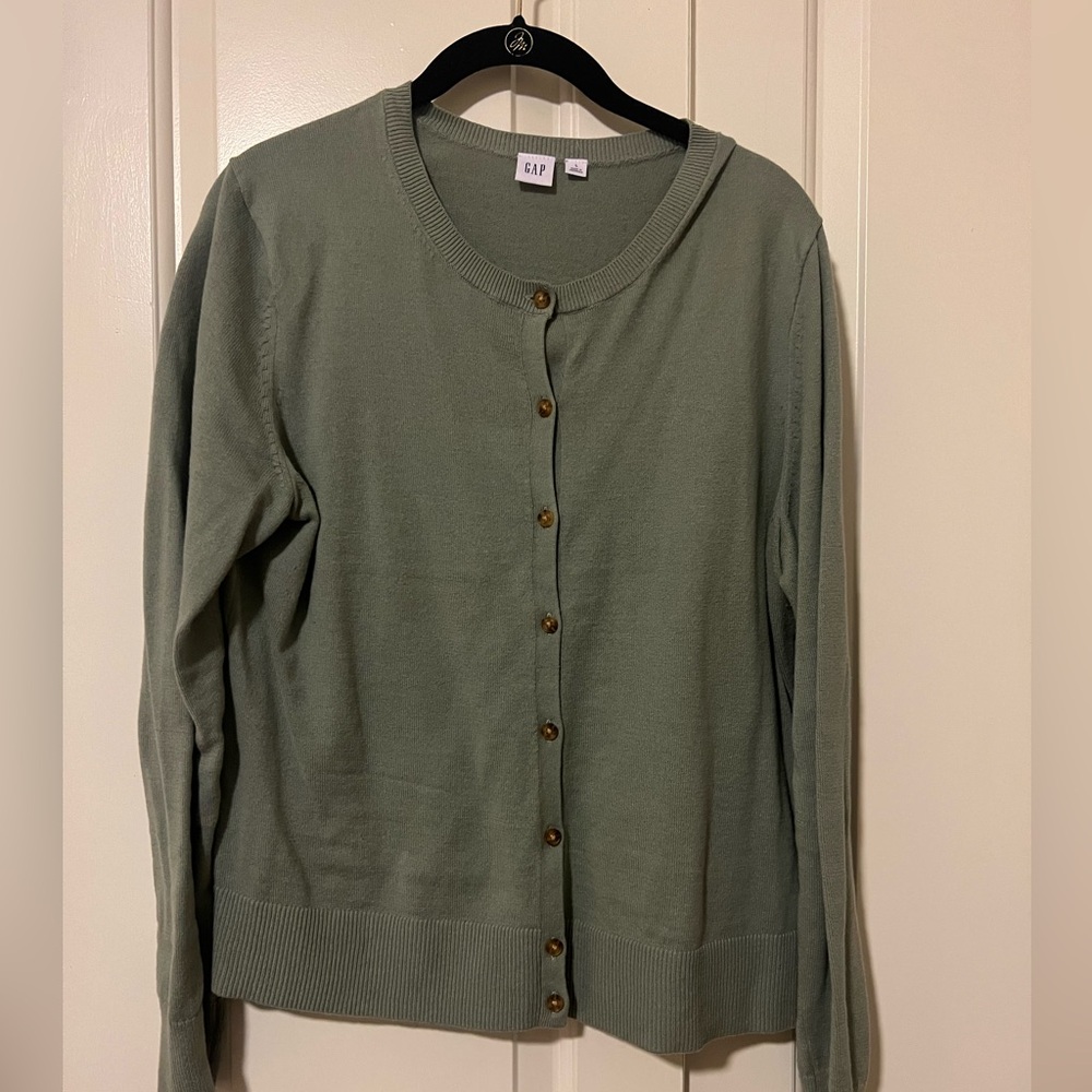 Gap sweater